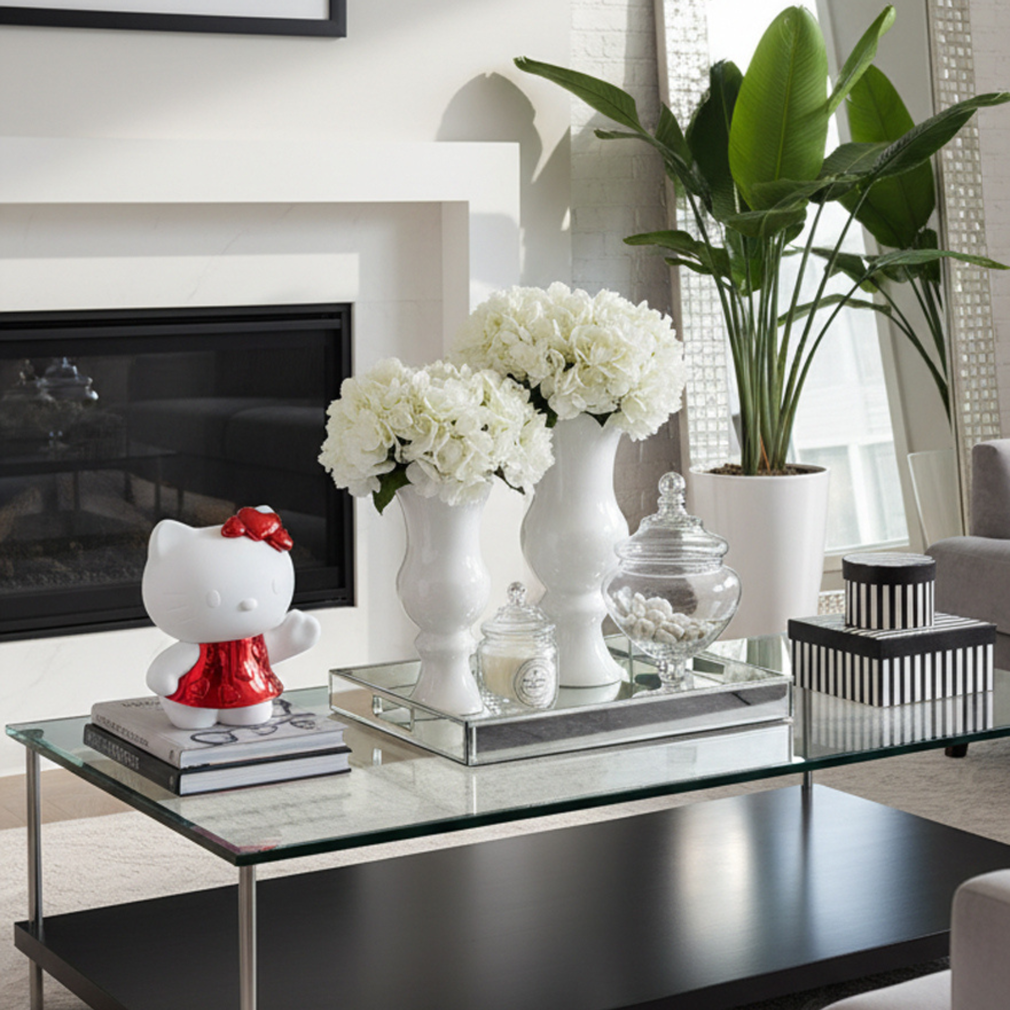 Hello Kitty Heart in Chromed Red