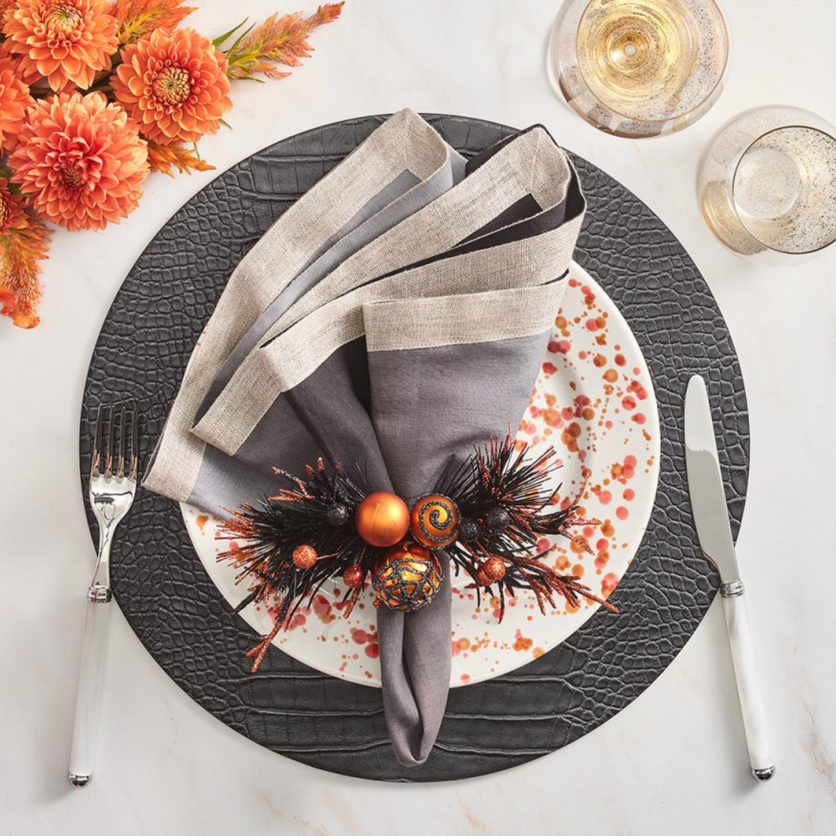 Kim Seybert Dip Dye Napkin in Gray & Black (Set of 4) | Maison