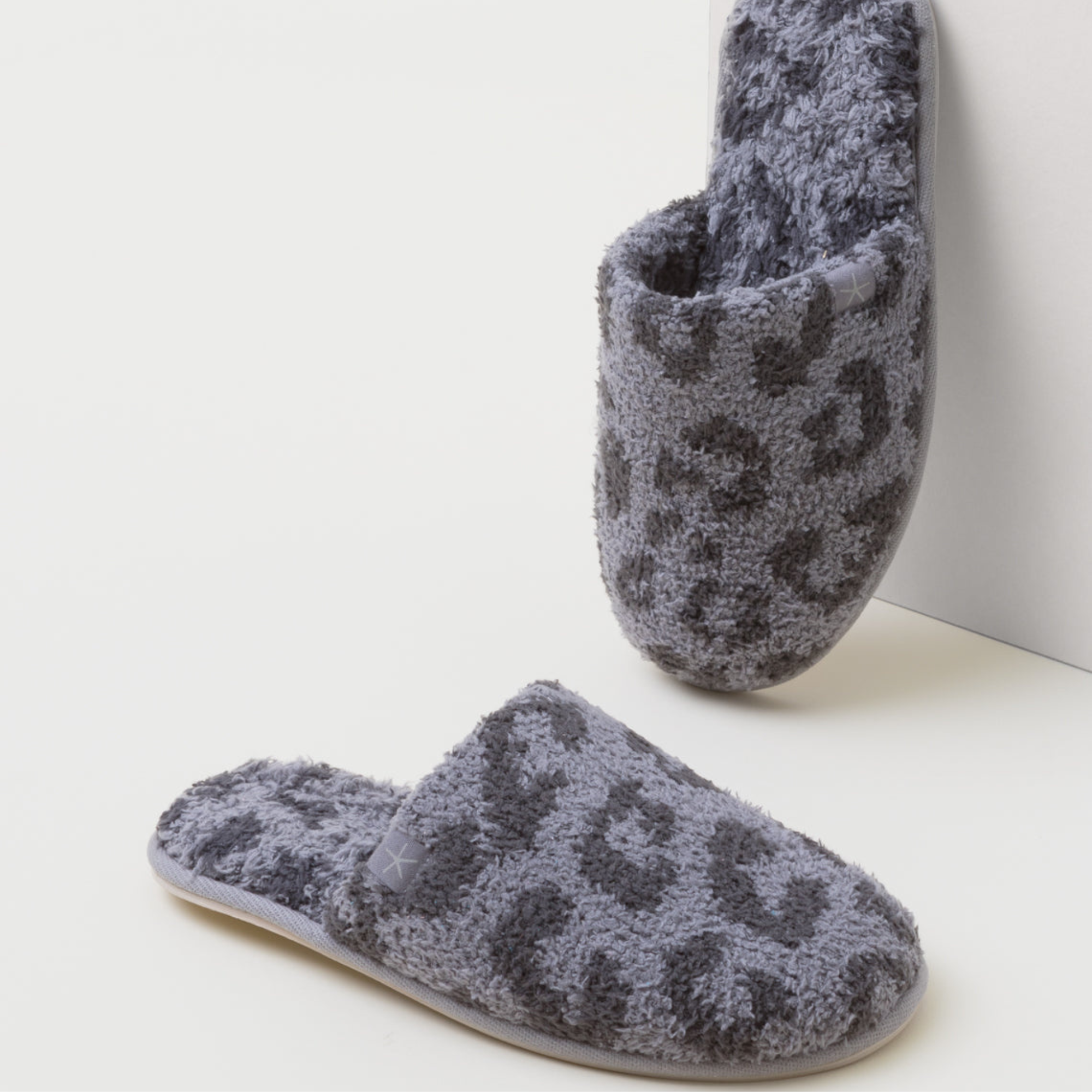 #color_Graphite/Carbon | CozyChic Barefoot in the Wild Slippers