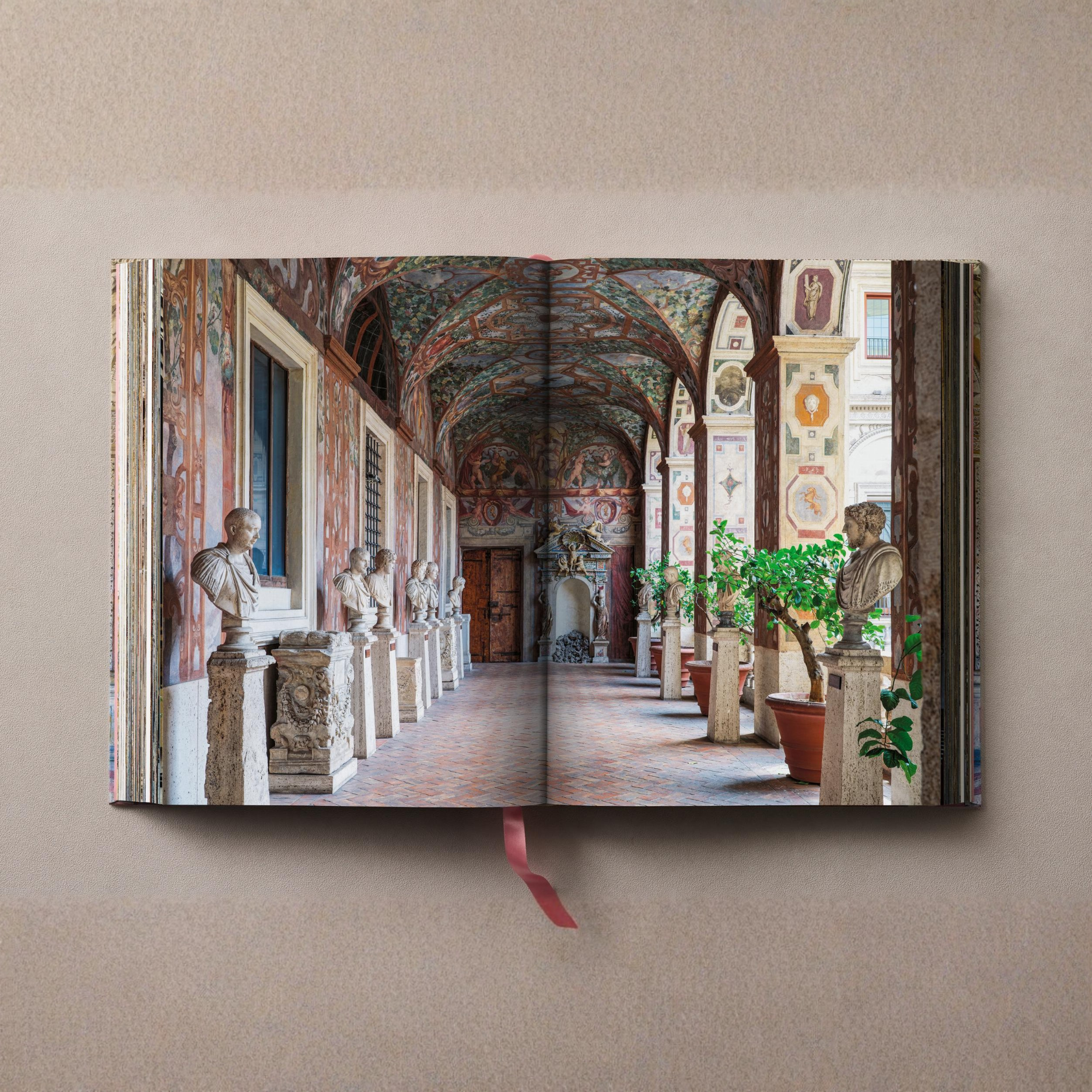 Massimo Listri. Italian Palaces