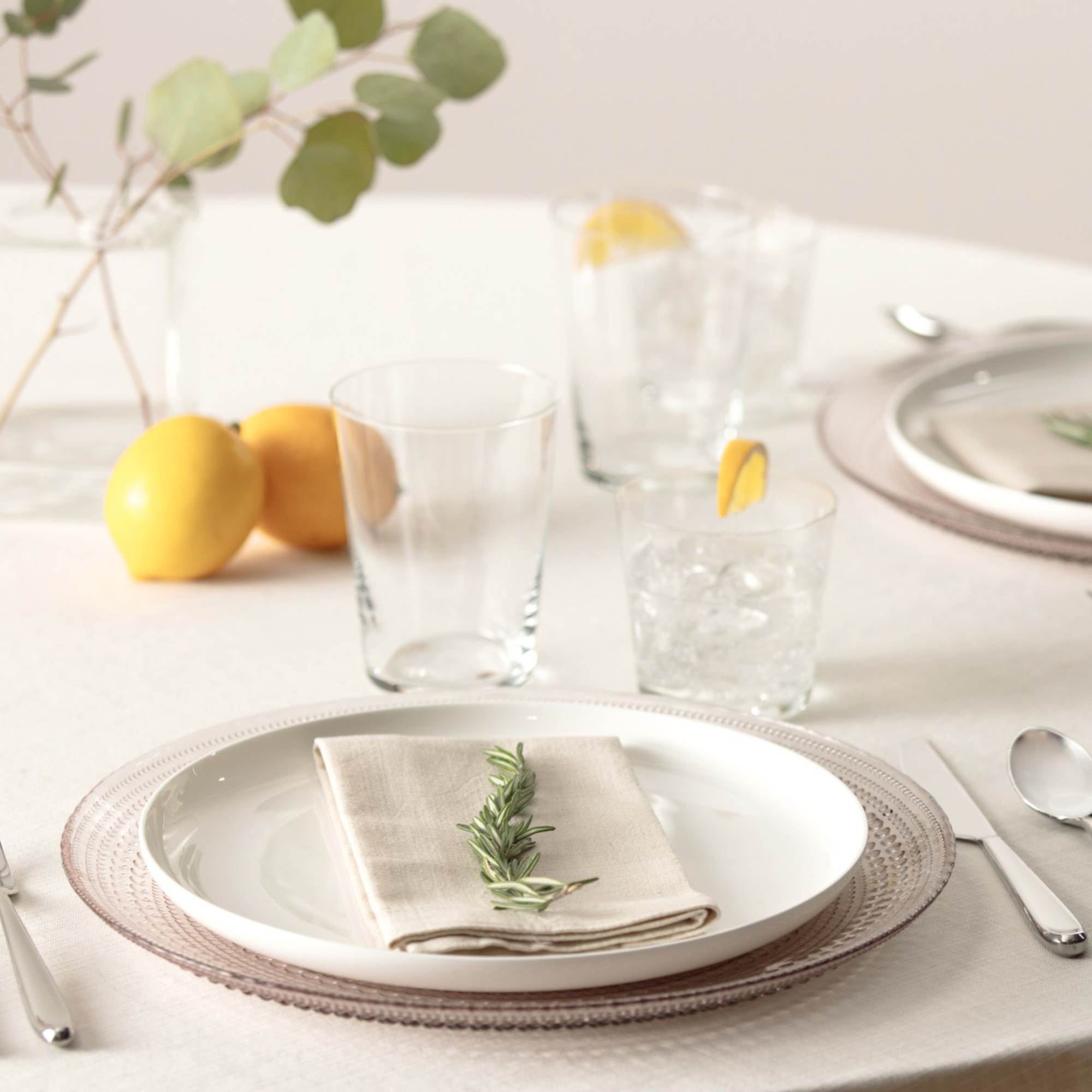 Modern Coupe Bone China 16-Piece Dinnerware Set