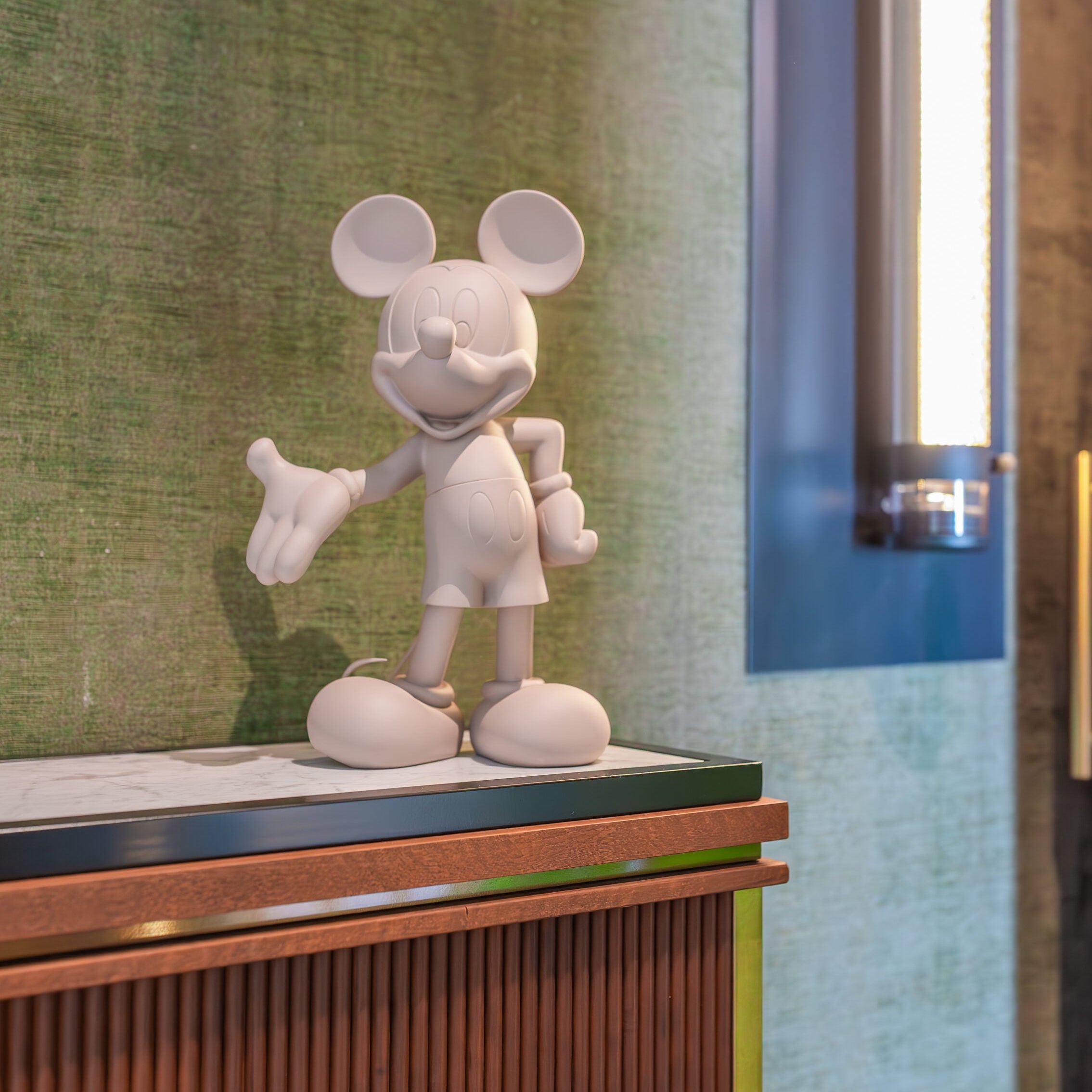 Mickey Welcome - Matte Taupe