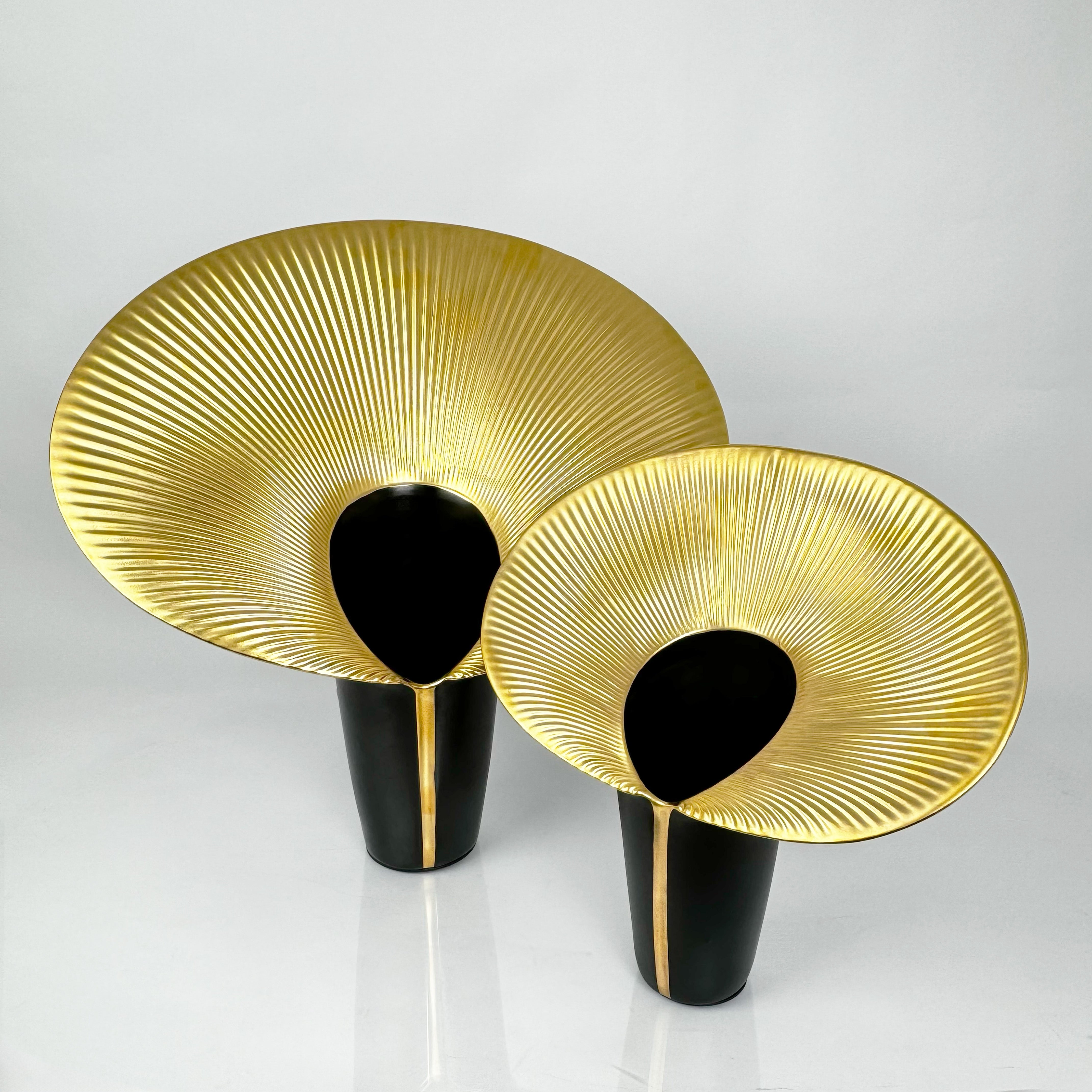 Fusca 18" Vase in Matte Black and Gold