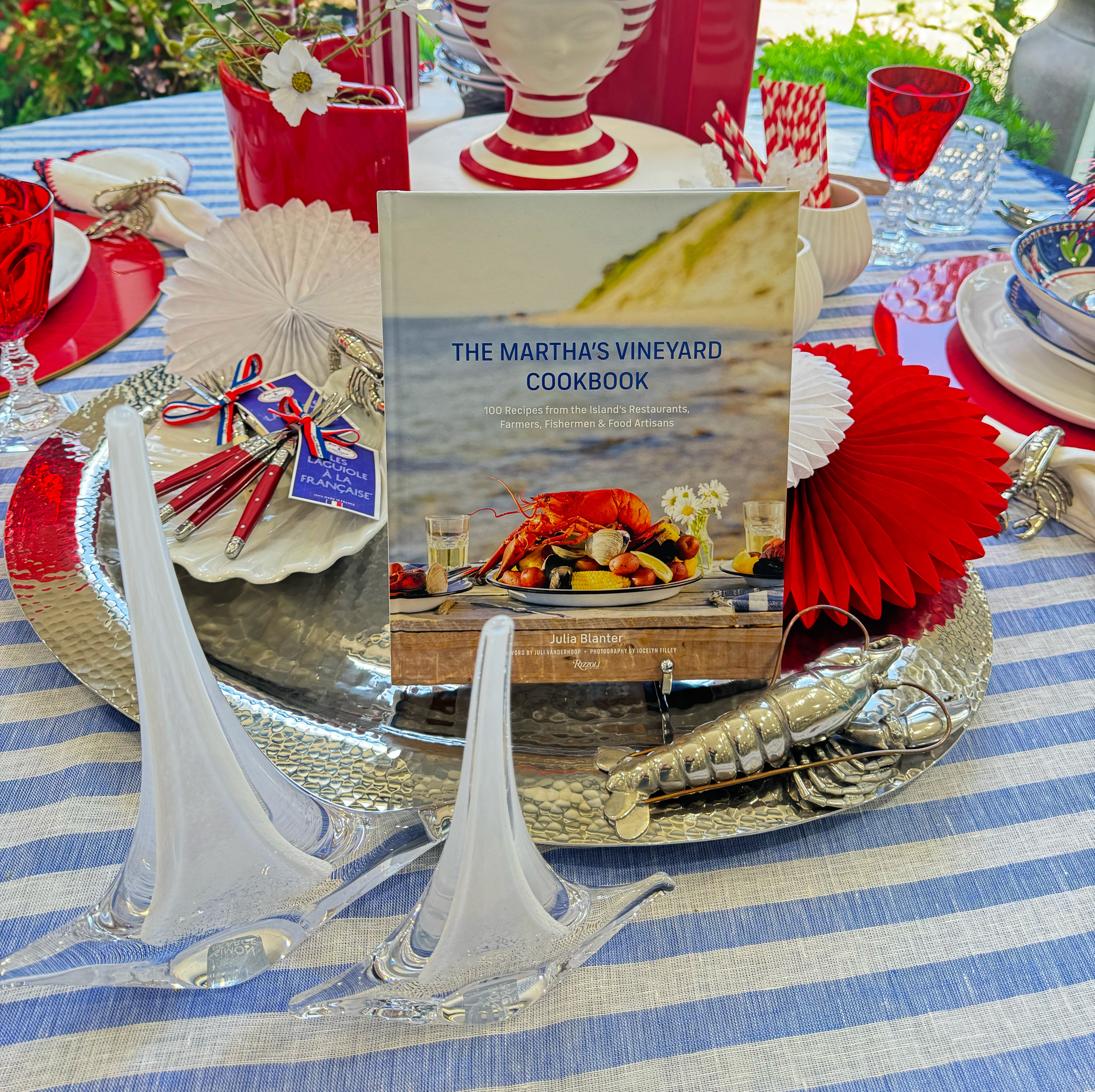 The Martha's Vineyard Cookbook: 100 Recipes from the Island's Restaurants