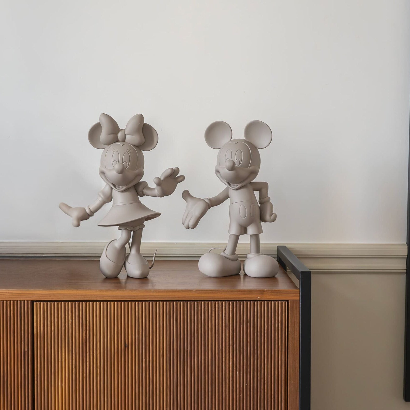 Mickey Welcome - Matte Taupe