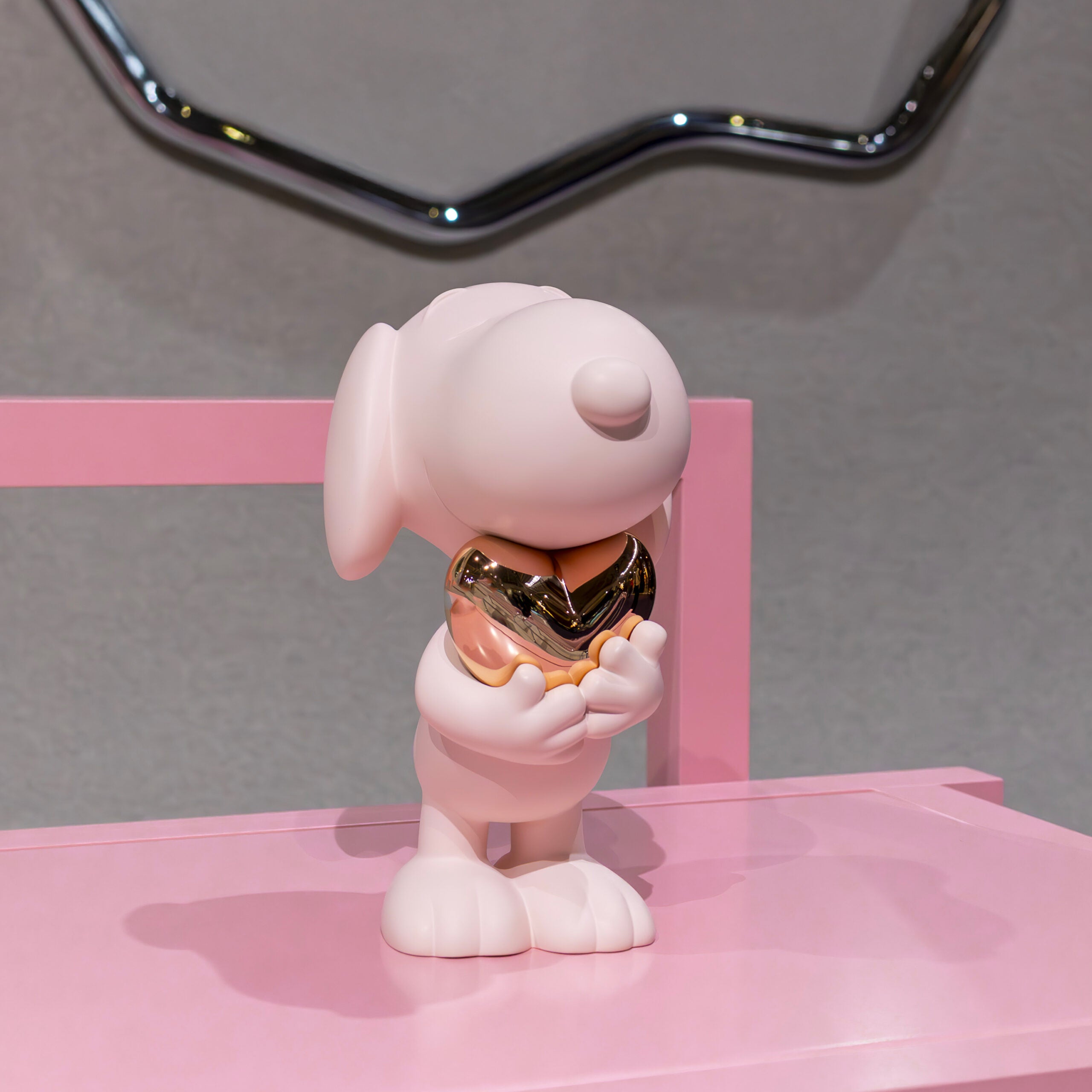 Snoopy Heart Sculpture in Matte Pink with a Gold Heart