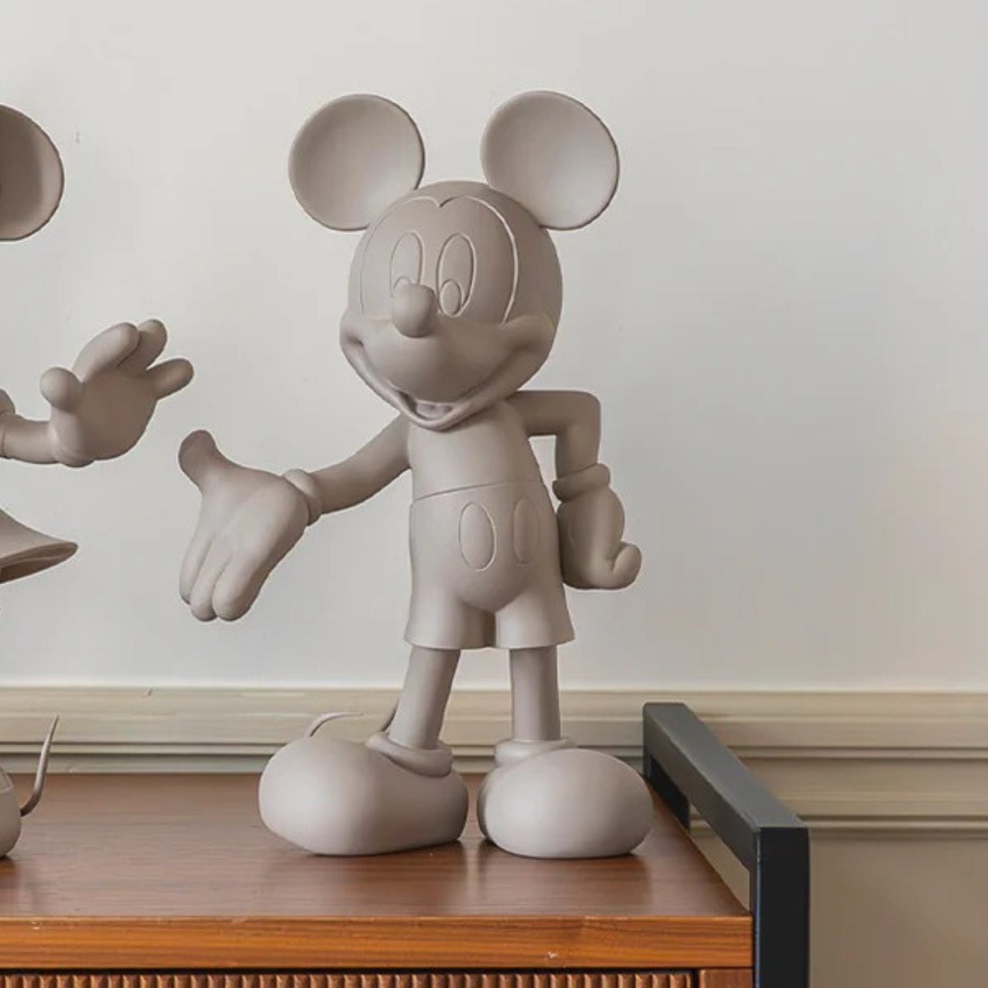 Mickey Welcome - Matte Taupe