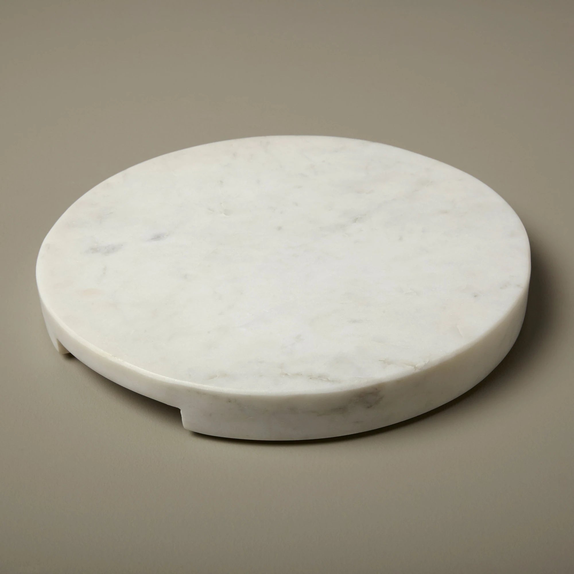 White Marble Thick Round Board with Handle Grooves
