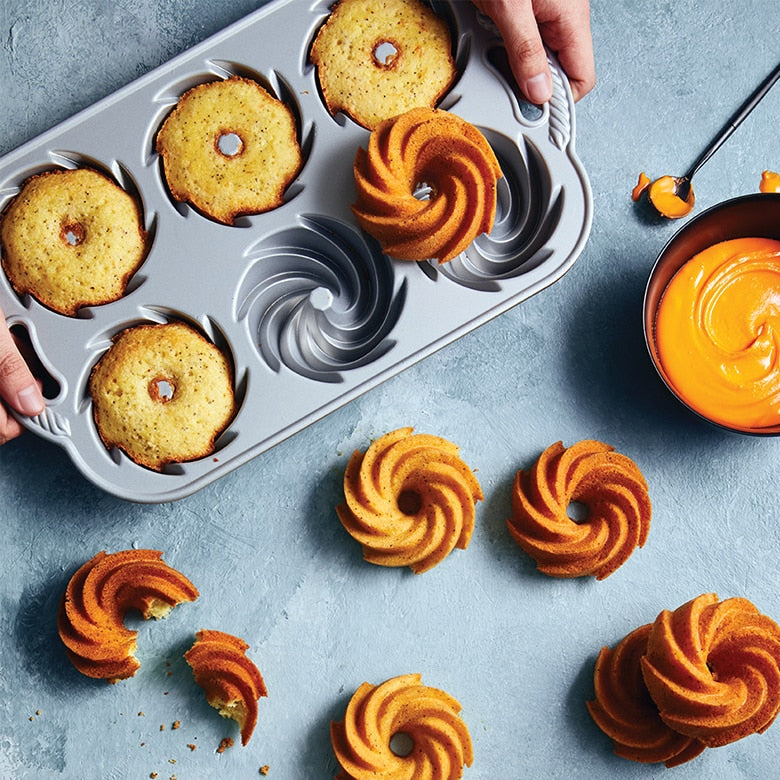 Heritage Bundtlette Pan - Premier Gold Collection