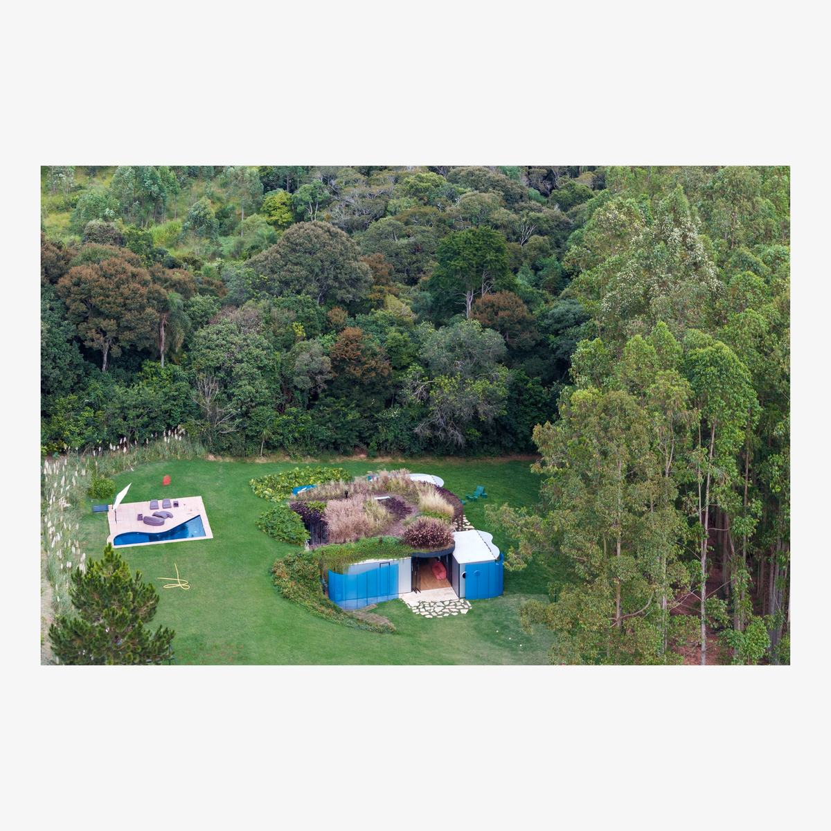 Brazil Living: The Residences and Interiors of New Tropicalism