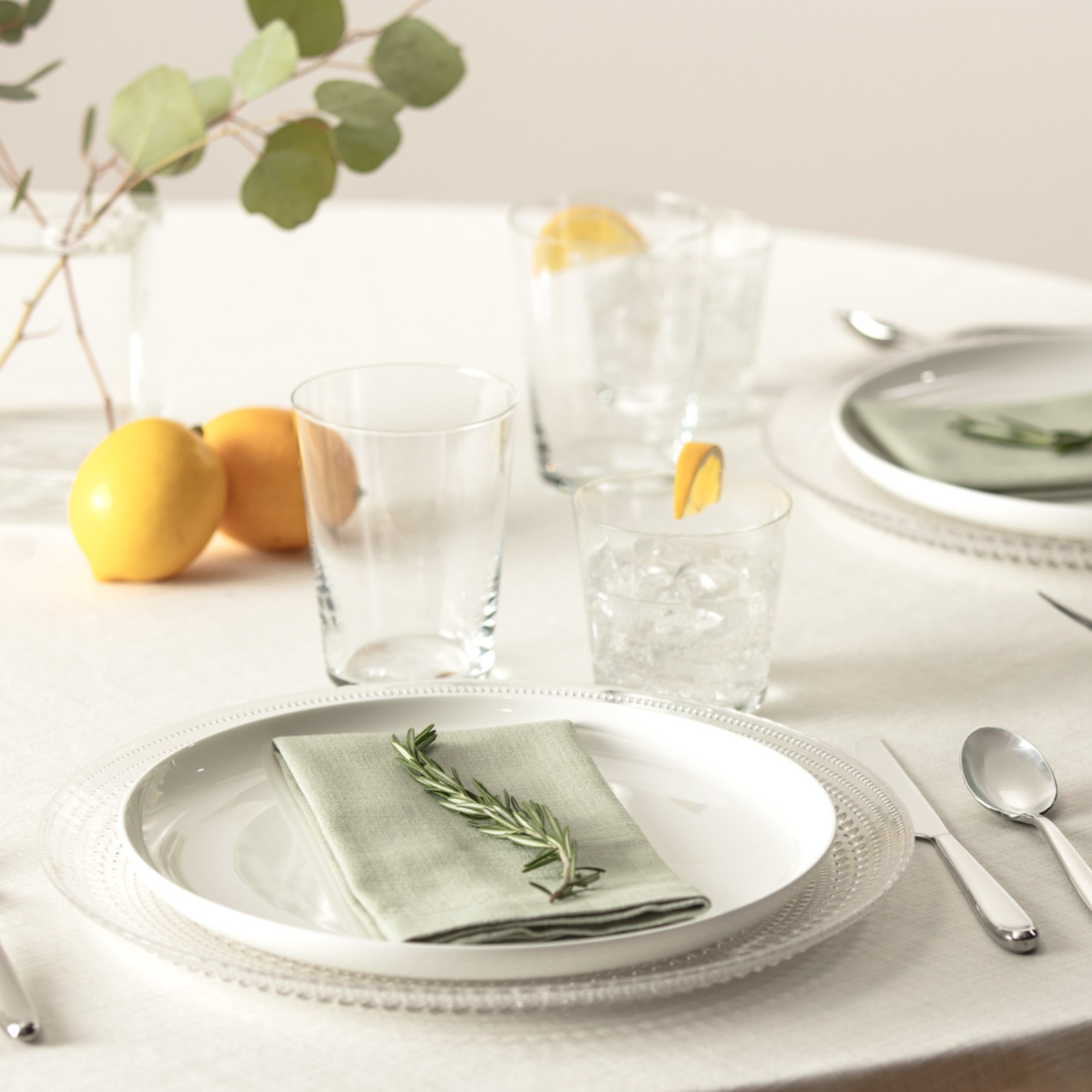 Modern Coupe Bone China 16-Piece Dinnerware Set