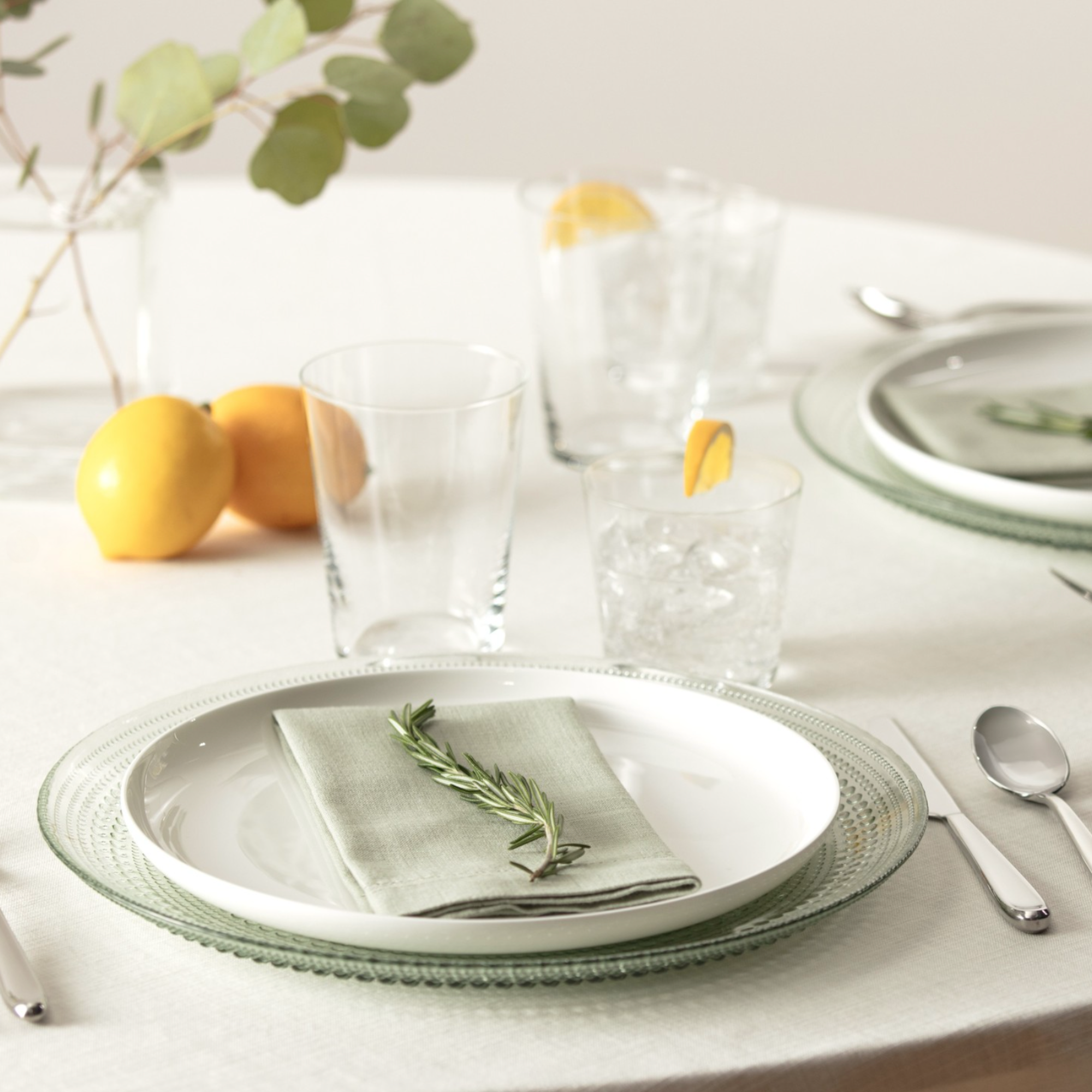 Modern Coupe Bone China 16-Piece Dinnerware Set