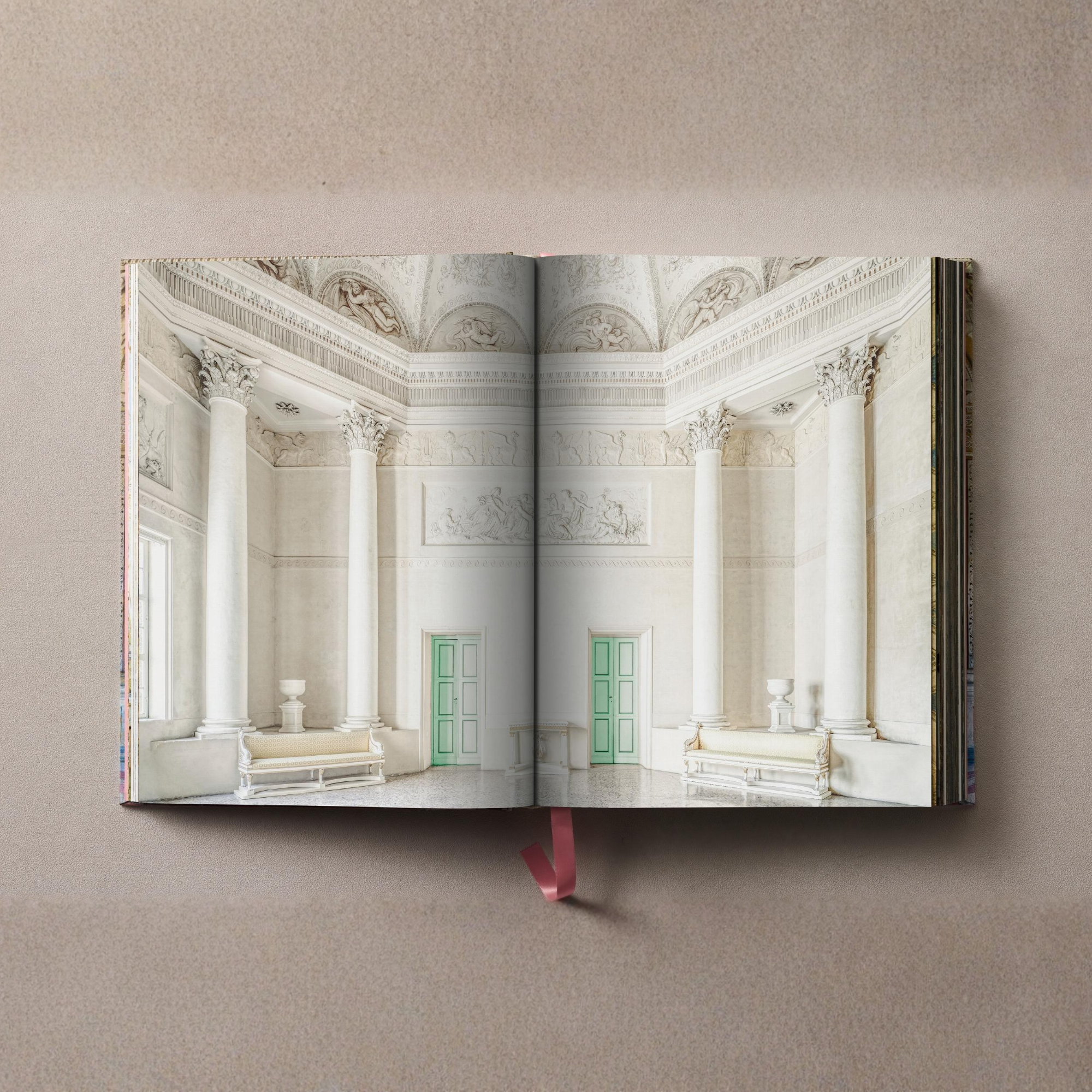 Massimo Listri. Italian Palaces