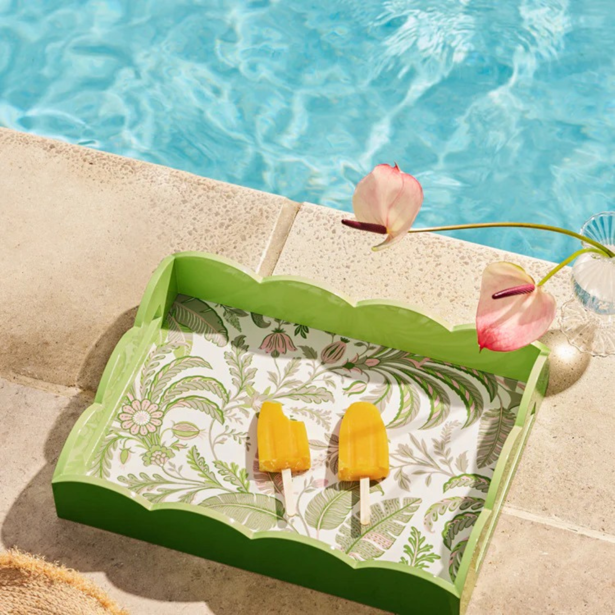Palm Beach Lacquered Scallop Medium Tray