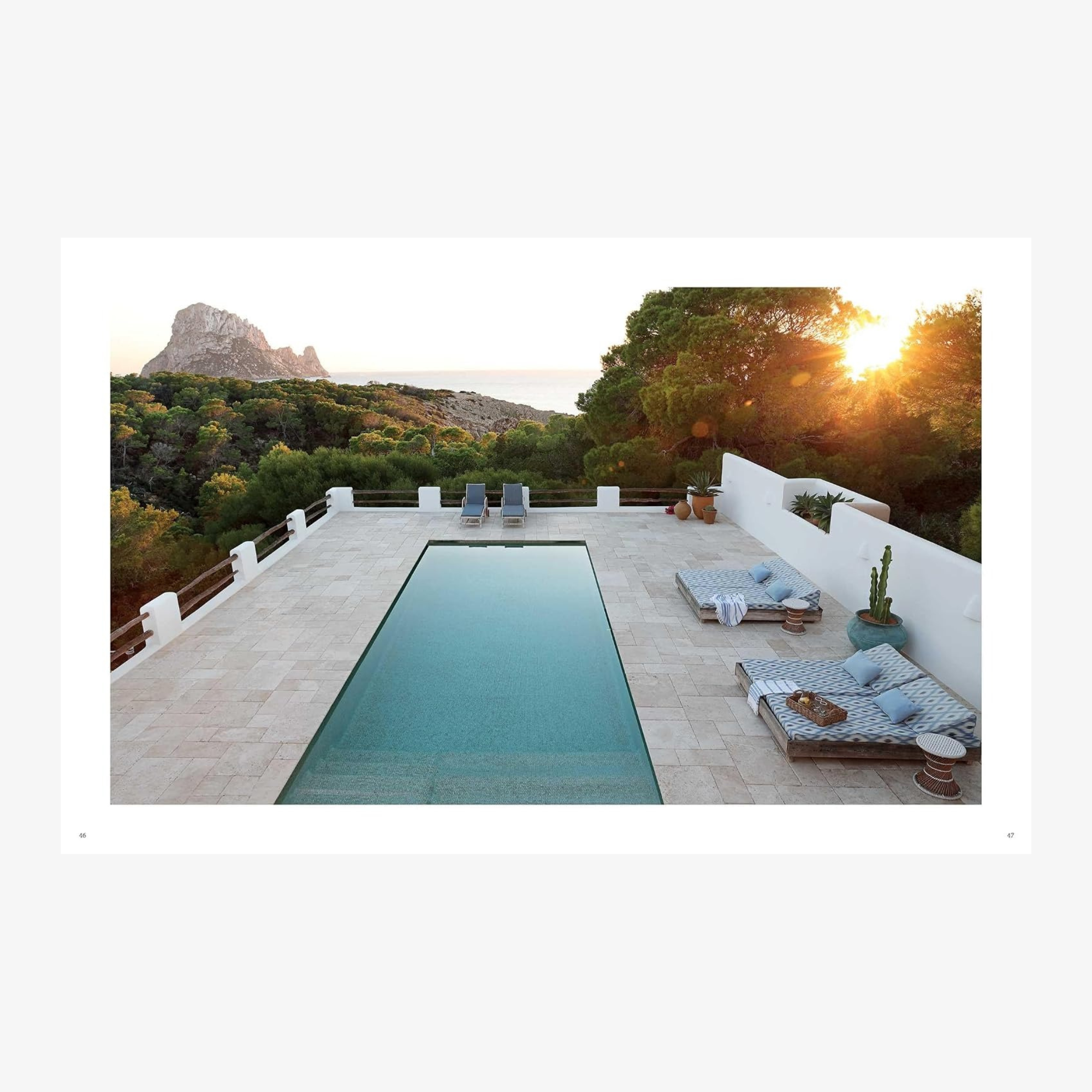 Beach House: The World’s Most Beautiful Beach Houses and Coastal Homes