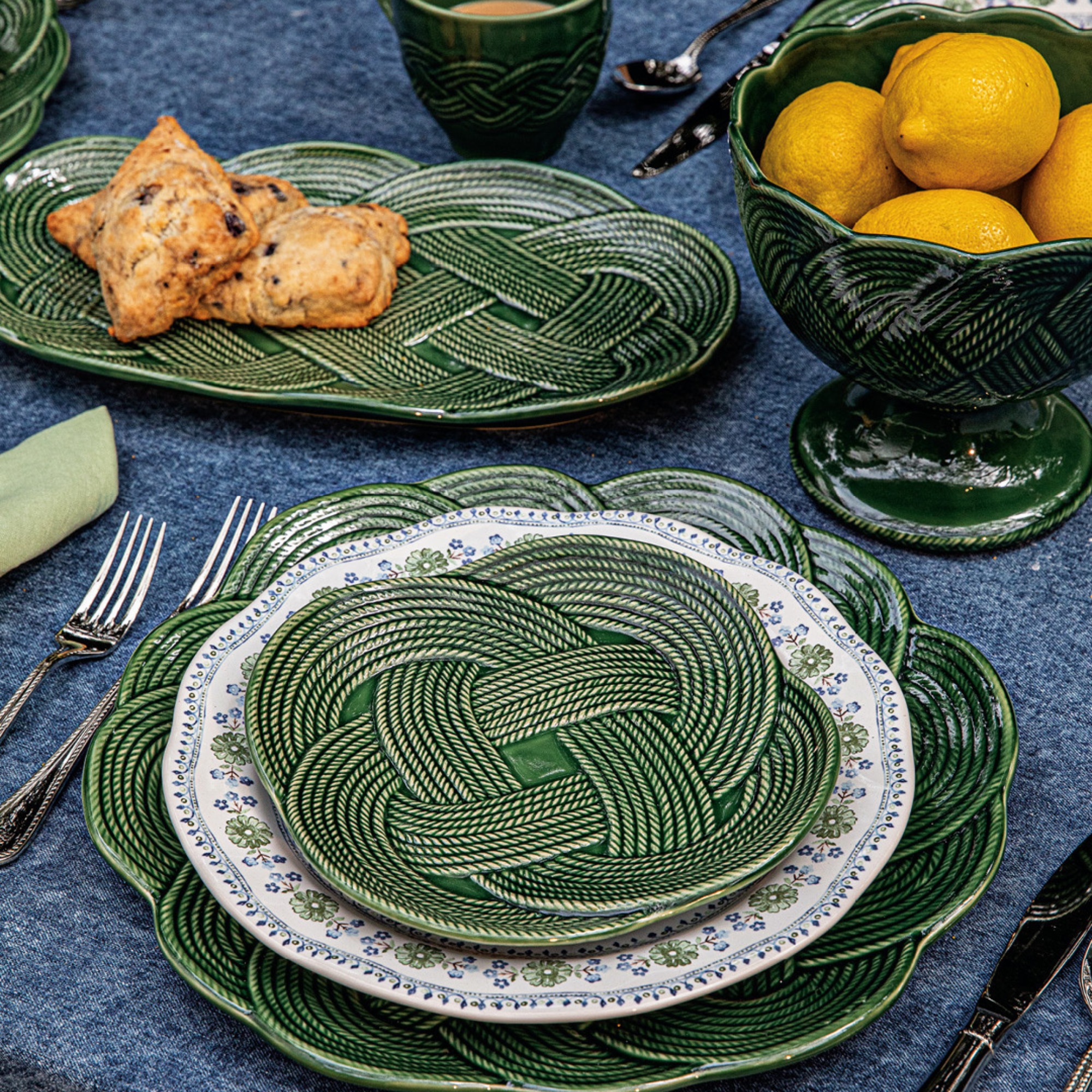 Le Panier Mystic Knot 15" Hostess Tray