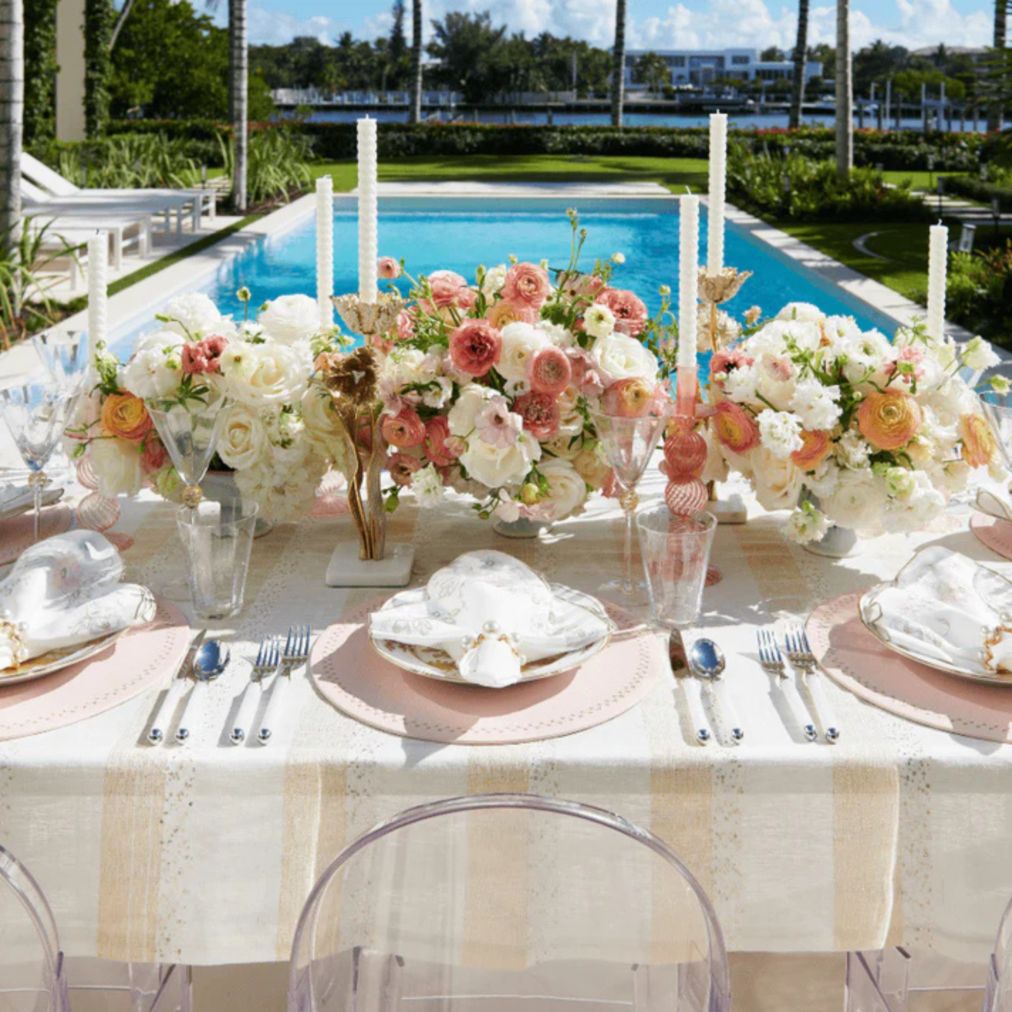 Spectra Tablecloth in White & Gold