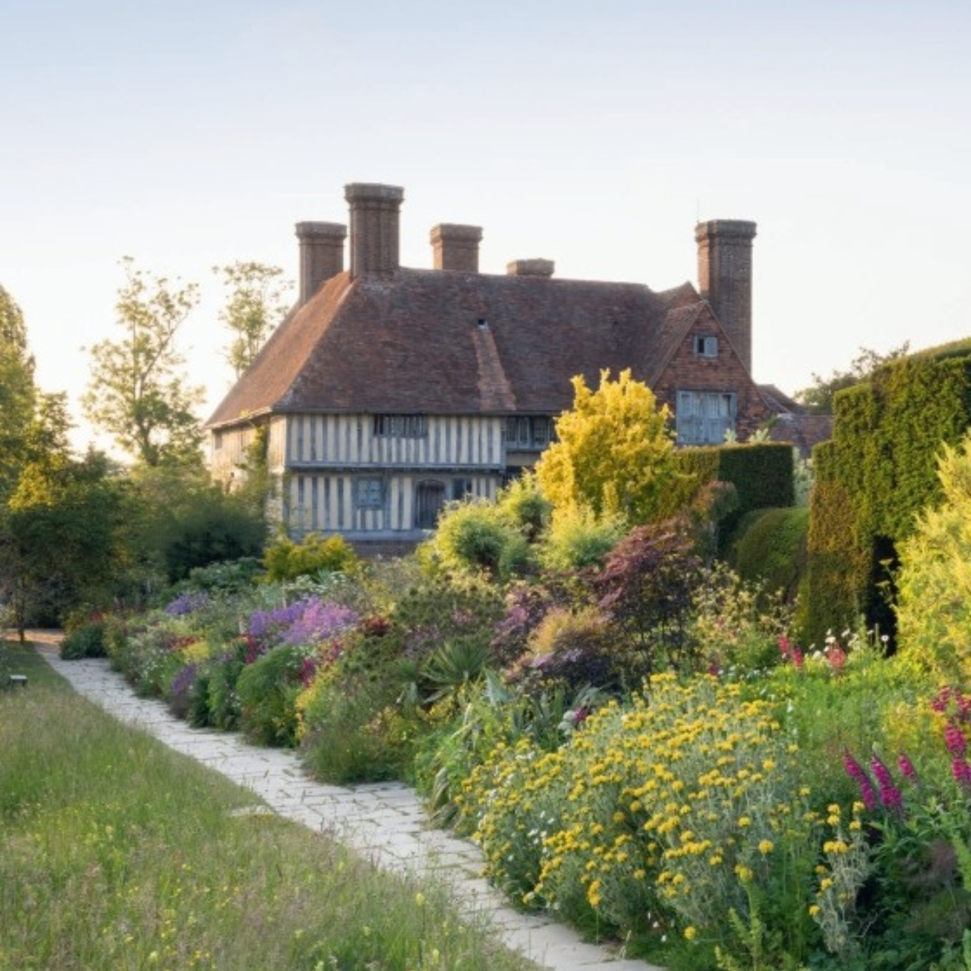 Gardens Illustrated: The New Beautiful: Inspiring Gardens for a Resilient Future