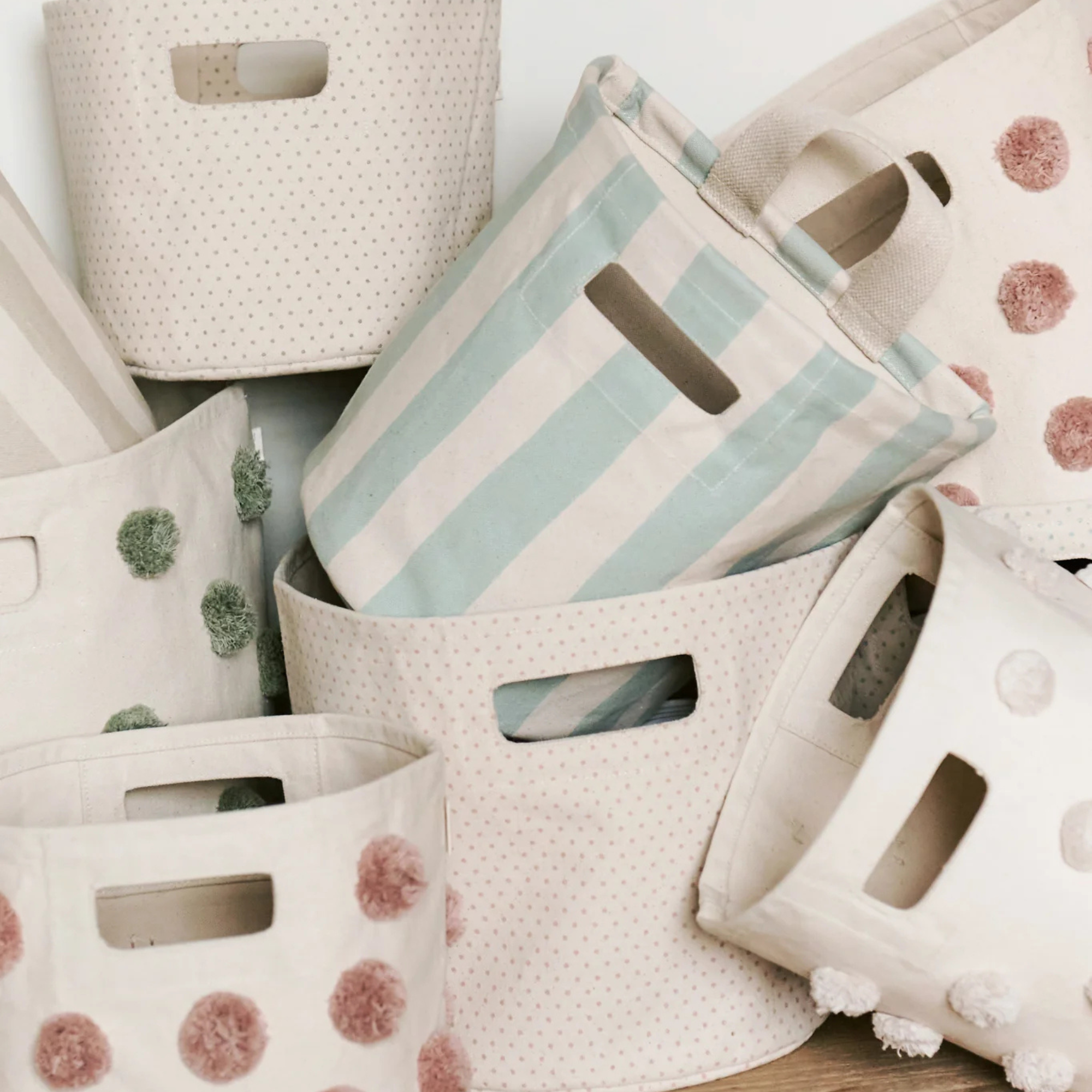10" Printed Pin Dot Pint Basket