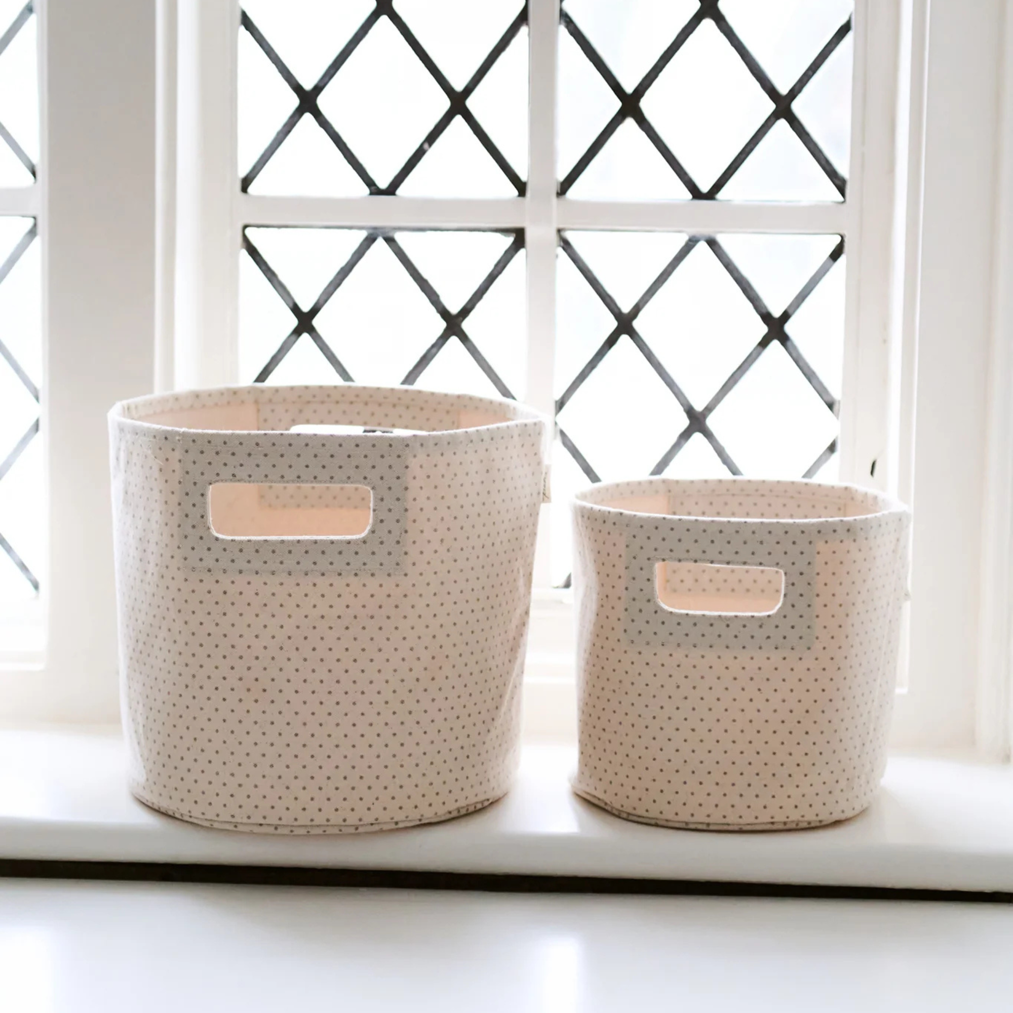 10" Printed Pin Dot Pint Basket
