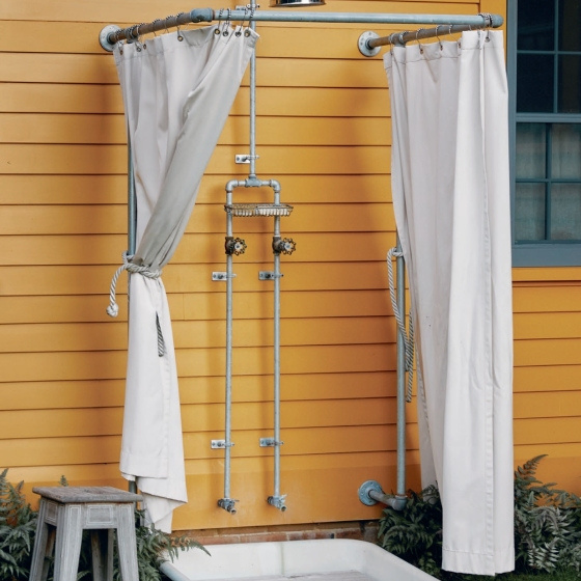 Distinctively American: Houses and Interiors by Hendricks Churchill