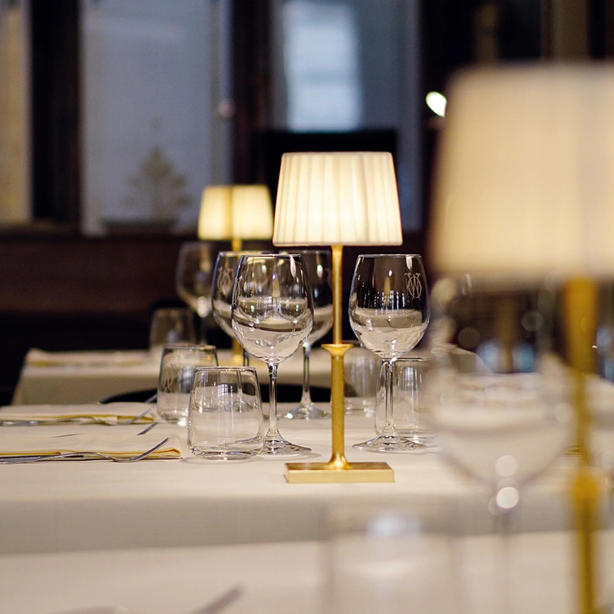 Poldina Classic Table Lamp