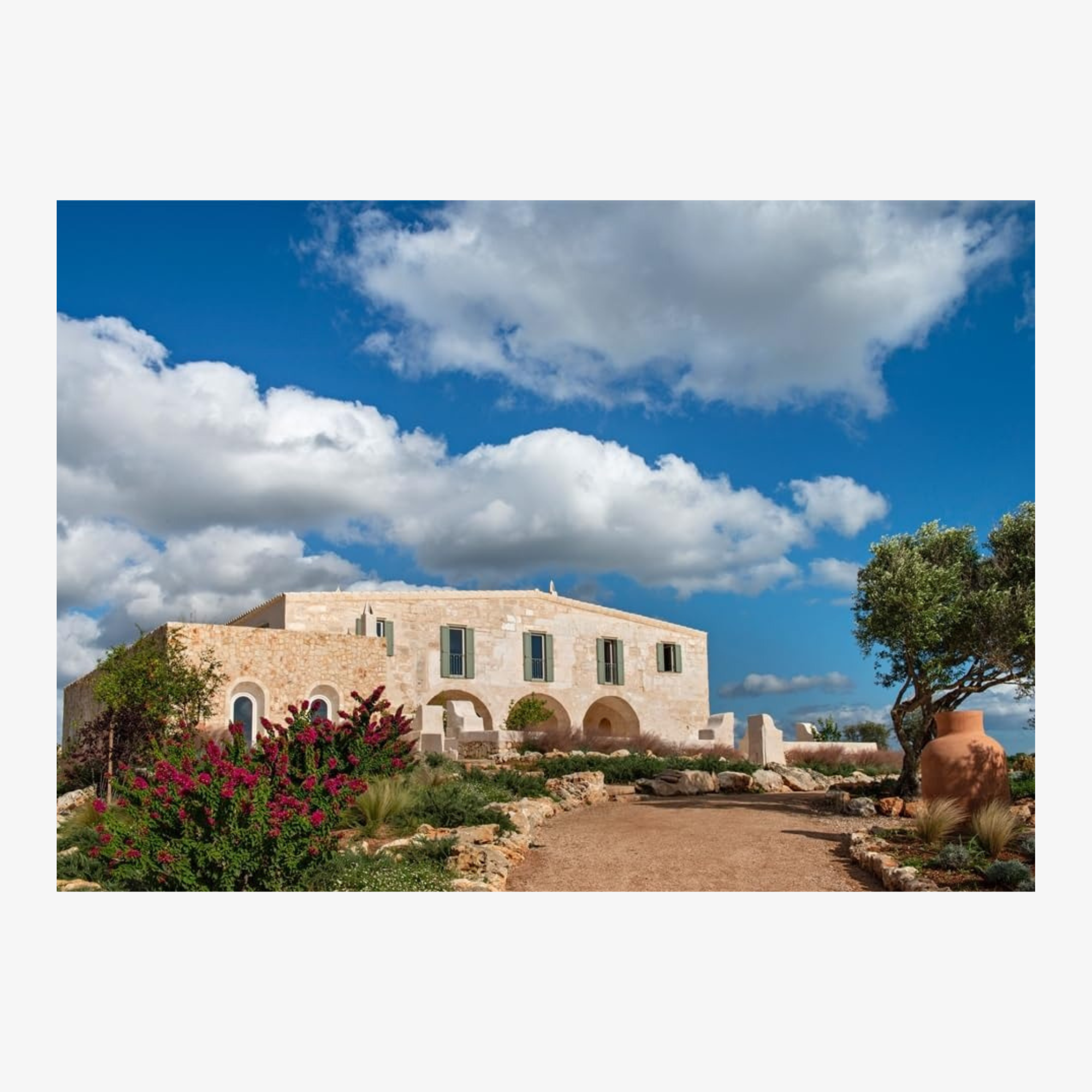 Mediterranean Living: Varied Residences Immerse Readers in the Diverse Architectural and Decorative Styles