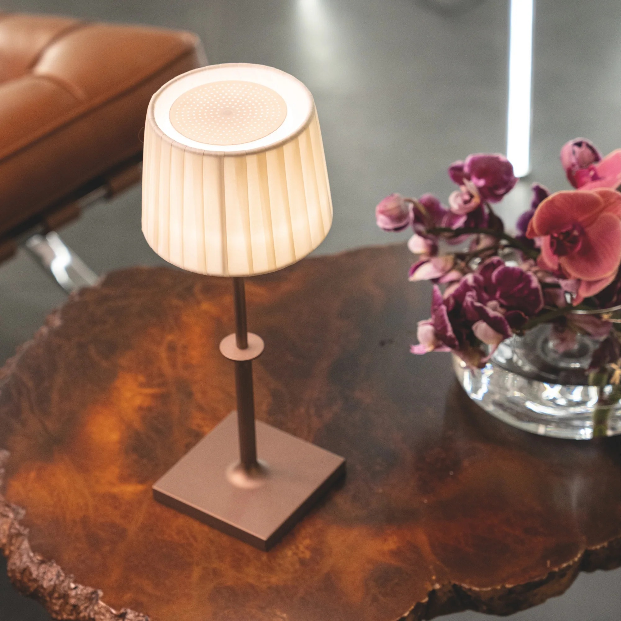 Poldina Classic Table Lamp