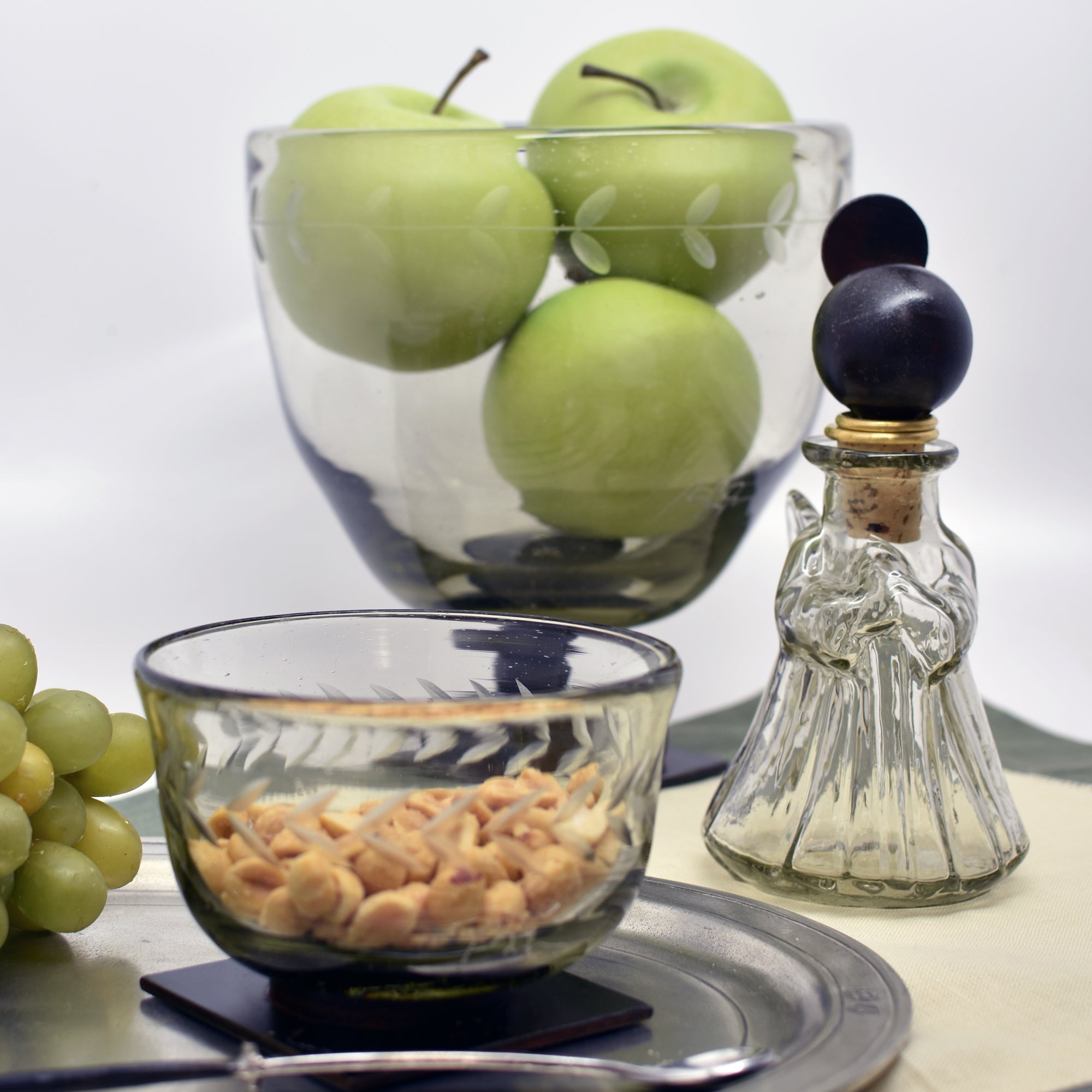 Lujo-Cita Bowl with Laurel Etched Design