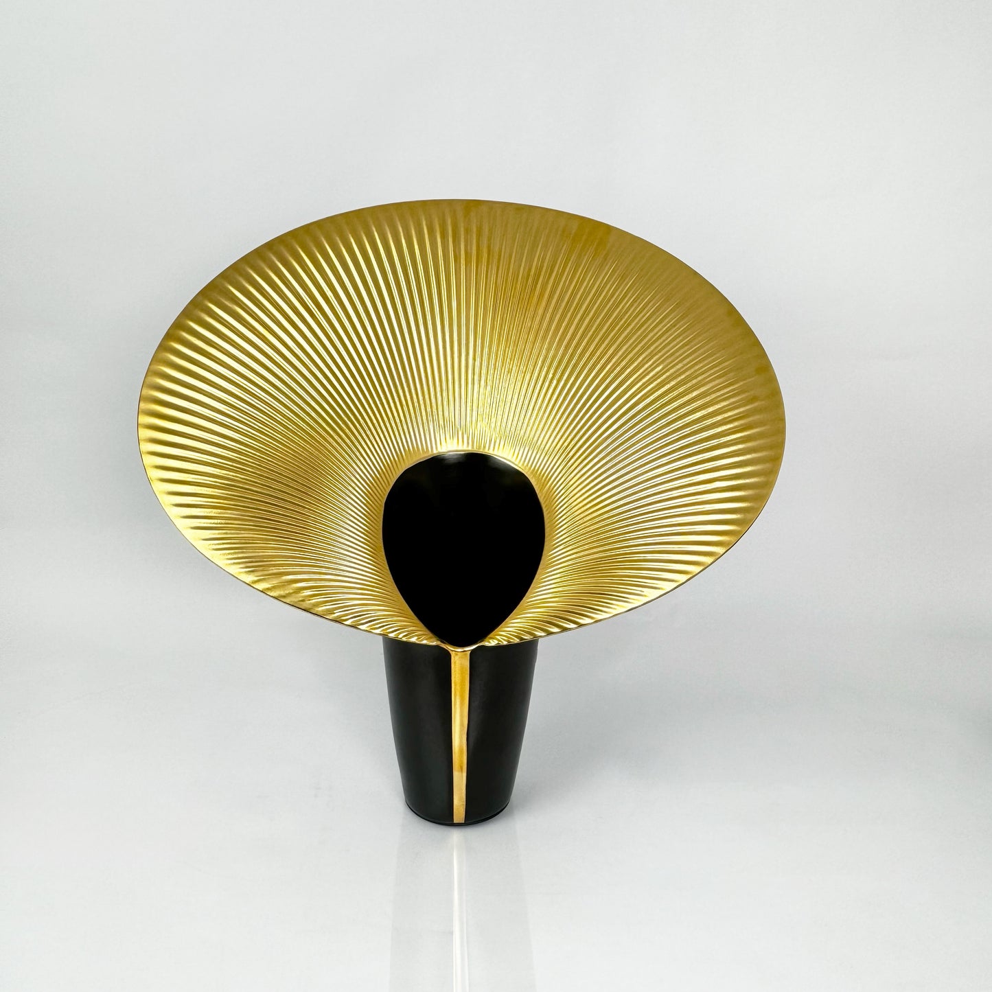Fusca 18" Vase in Matte Black and Gold