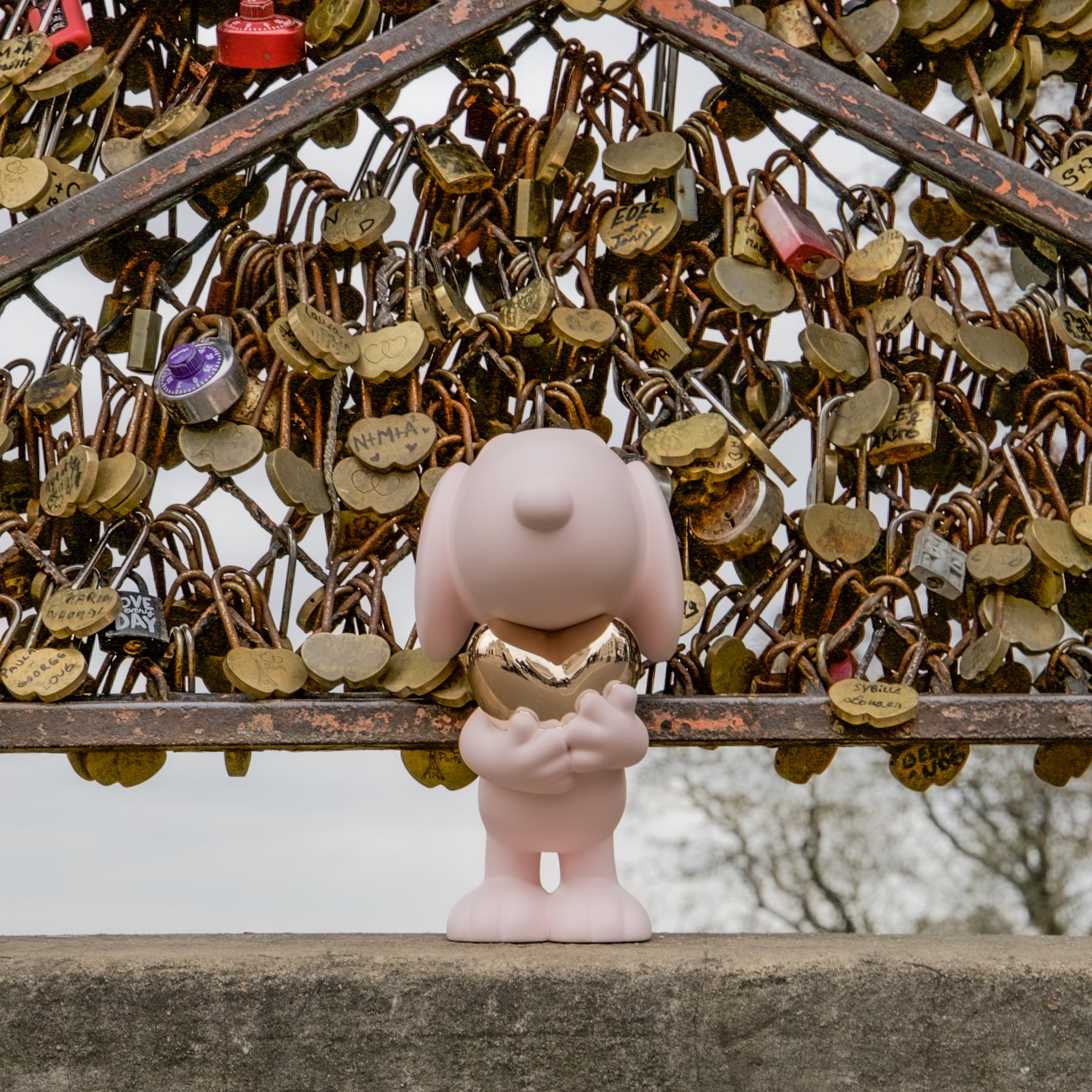 Snoopy Heart Sculpture in Matte Pink with a Gold Heart