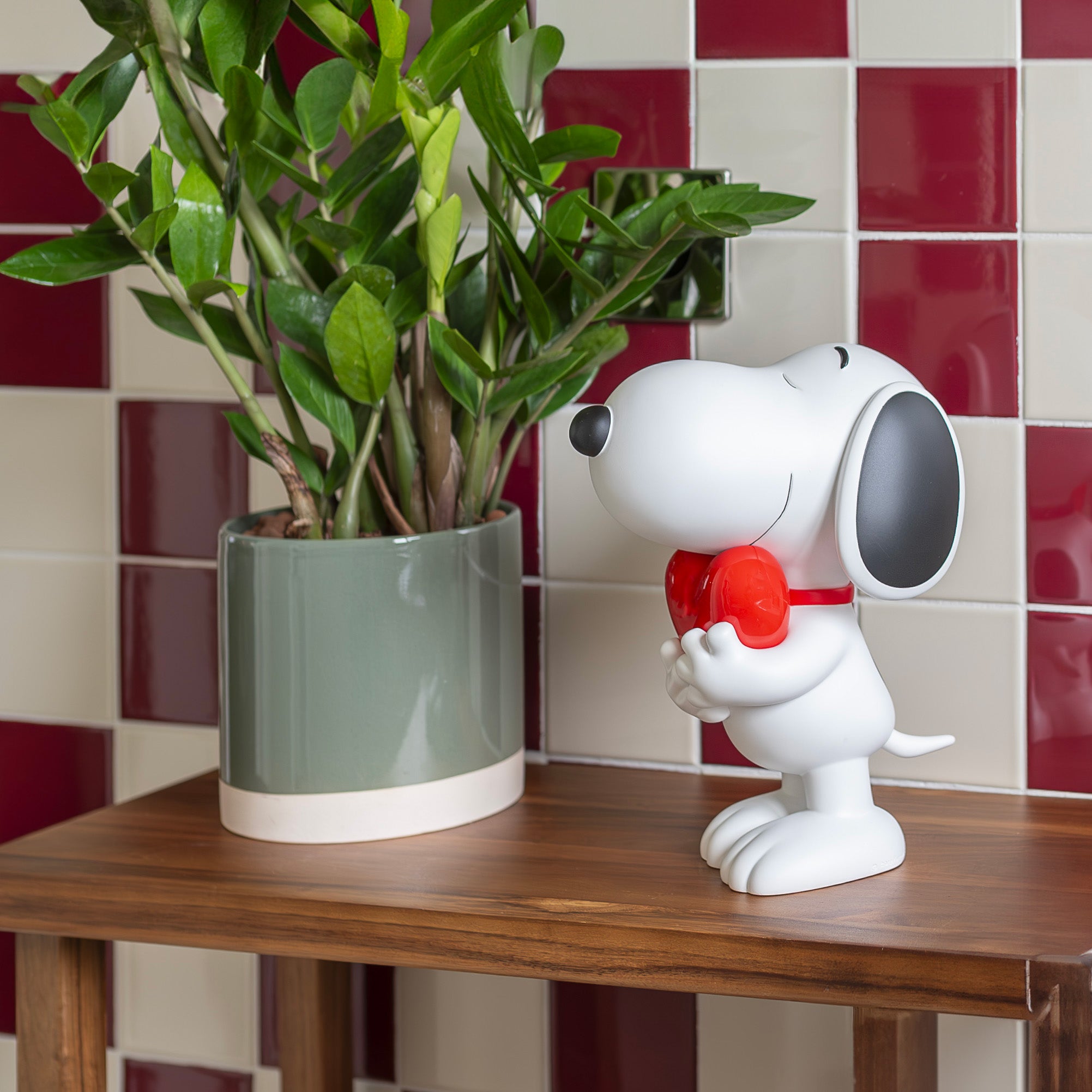 Original Snoopy Heart Sculpture with a Red Heart | Maison & Tavola