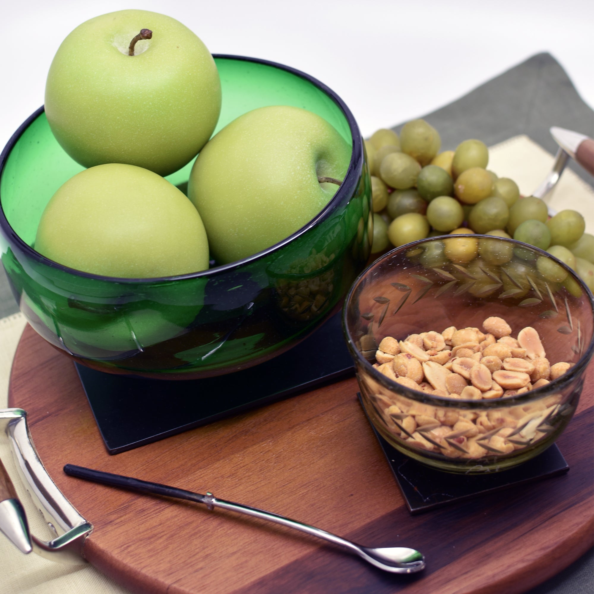 Lujo-Cita Bowl with Laurel Etched Design